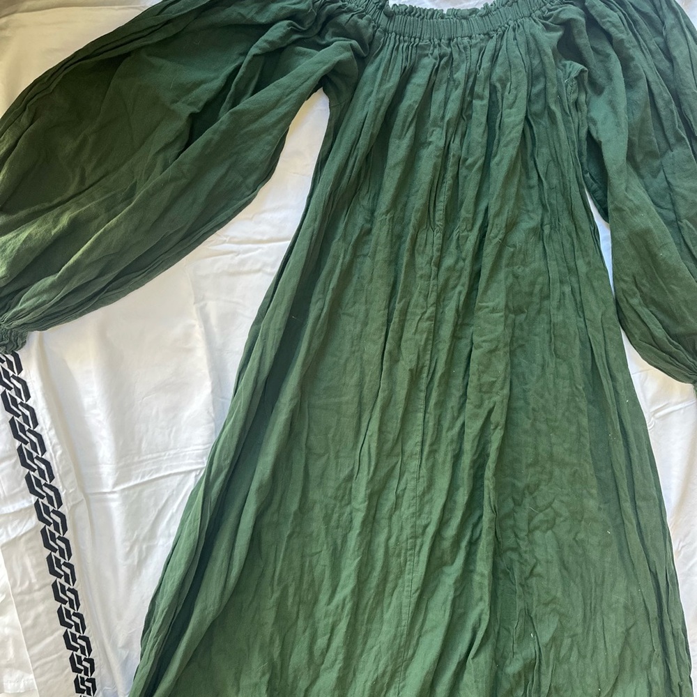 Moresca Off-Shoulder Shift